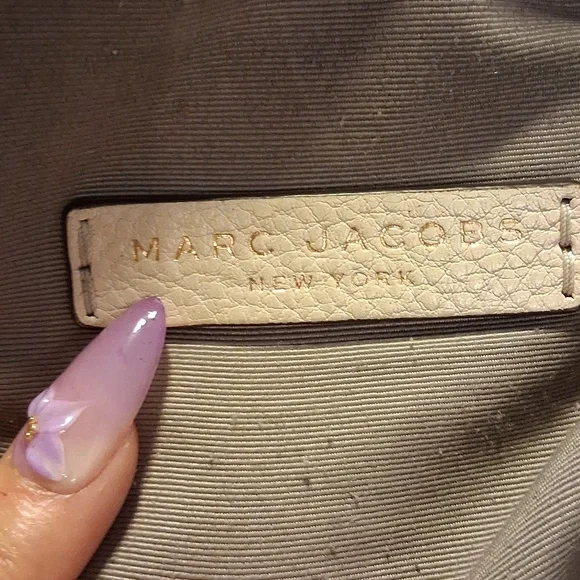 Marc Jacobs Cream & Navy Leather Crossbody Bag with Orange Strap - Picture 7 of 17
